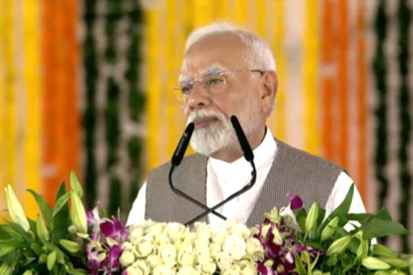 PM Modi addresses Vishwakarma Yojana anniversary e...