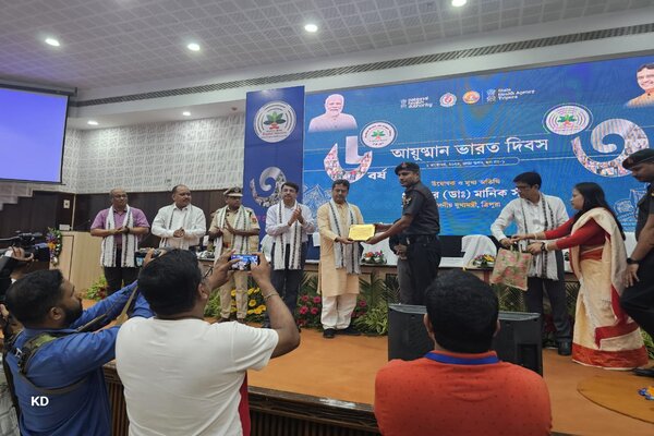 Tripura CM felicitates Assam Rifles for remarkable contribution in voluntary blood donation