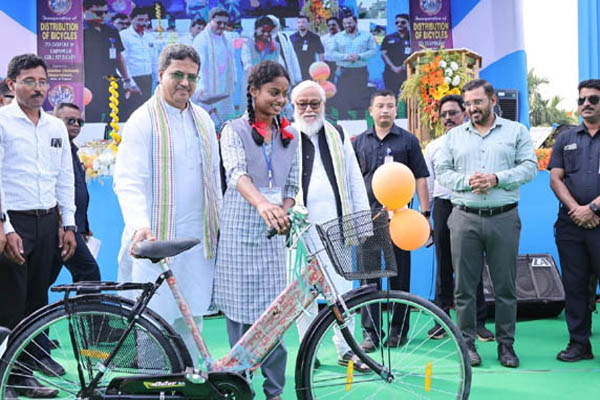 Tripura CM launches bicycle distribution for girl students