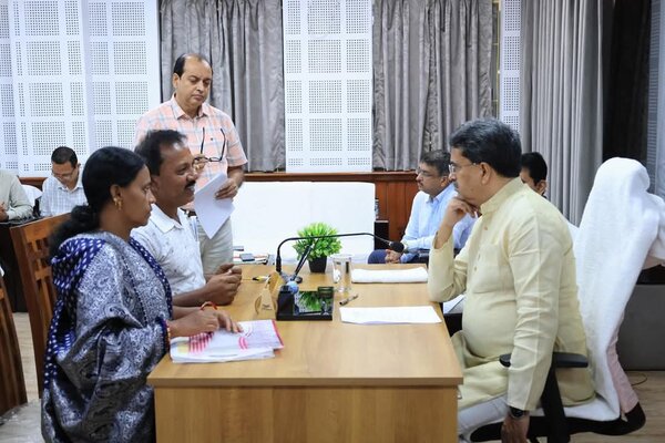 Mukhyamantri Samipeshu: CM listens to public grievances, assures medical aid