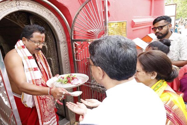 CM visits Tripura Sundari Temple on Poila Boisakh, seeks blessings for State