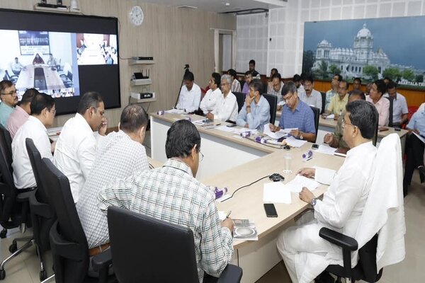 CM puts DMs, SPs on alert, asks for report on Pak nationals in State