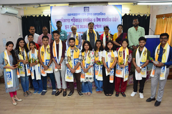 Agartala Press Club felicitates journalists’ child...