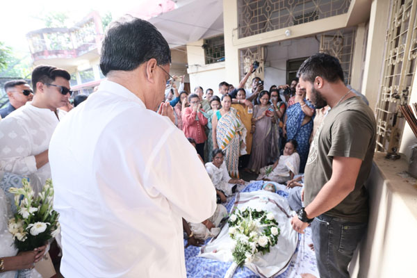 Tearful adieu to veteran Journalist Pradip Dutta Bhowmik