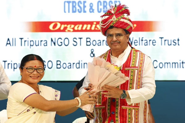 Students need to cultivate spirit of service from school life: Tripura CM