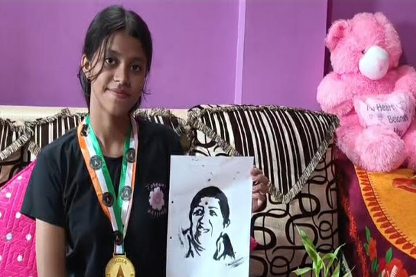Tripura schoolgirl scratches her way into the India Book of Records