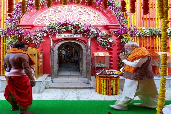 PM Modi dedicates Redeveloped Tripura Sundari Temple to nation on Navratri, devotion overflows