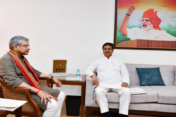 Tripura CM meets Vaishnaw, discusses new services