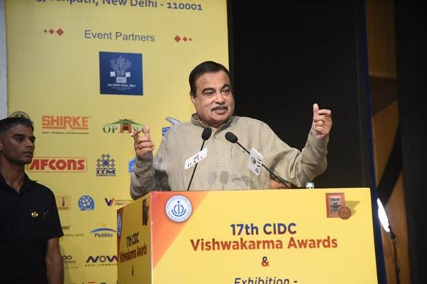 Gadkari Urges Alternative Fuels in Construction Se...