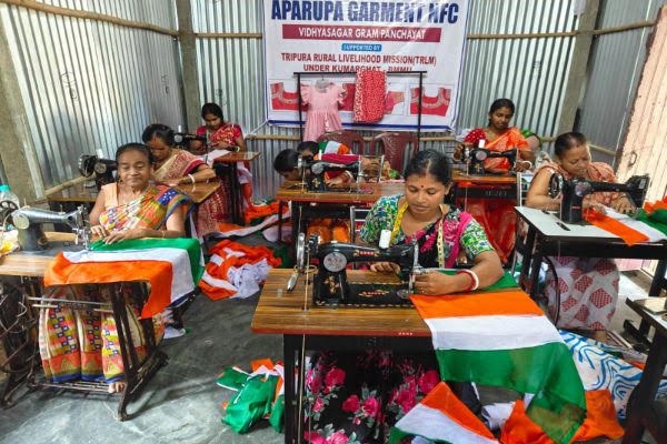 Tripura SHG Didis stitching Tiranga, turning Indep...