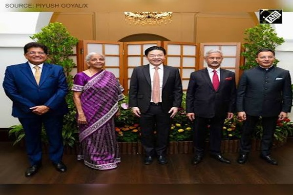 Union Minister of Commerce and Industry Shri Piyus...