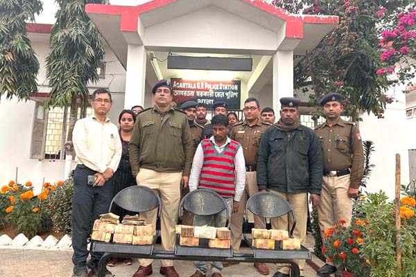 10 held with ganja, one with demonetized notes from Tripura Sundari Exp