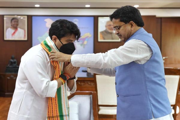 Tripura CM meets several Union Ministers in Delhi