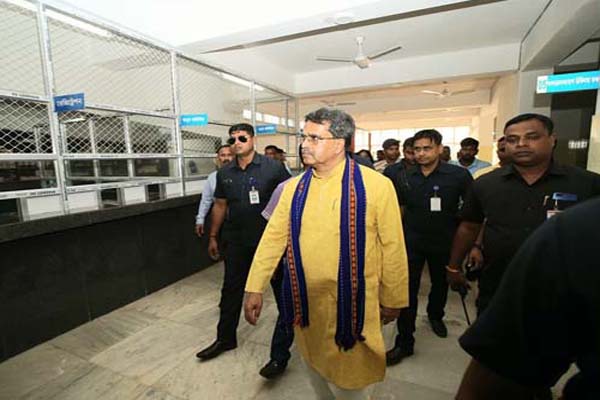 Tripura CM pays surprise visit to rural hospital