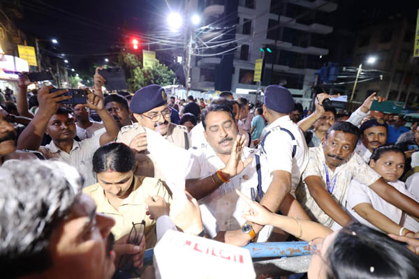 Bengal police stops Tripura’s CM poll rally, invites criticism