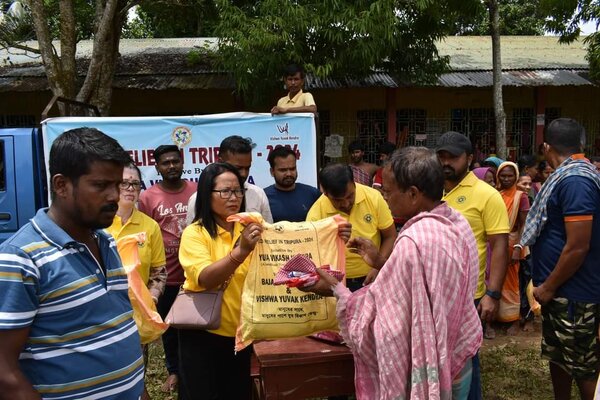 Yuva Vikash Kendra extends helping hand to flood victims