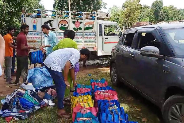 Serving Humanity: School friends, their spouses unite to extend aid to flood-hit people